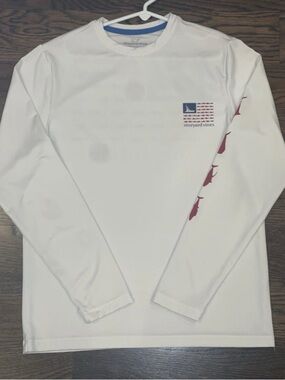 Vineyard Vines Harbor Performance Tee, specifically featuring Fish Flag Graphics